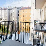 Bright 1 Bedroom Close To Mala Strana & Dancing House Прага