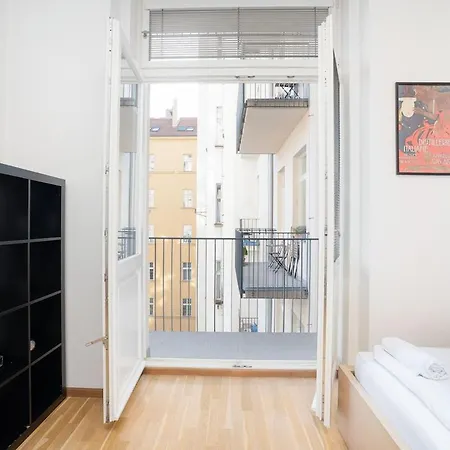 Bright 1 Bedroom Close To Mala Strana & Dancing House