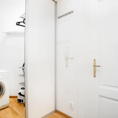 Bright 1 Bedroom Close To Mala Strana & Dancing House Lägenhet Prag
