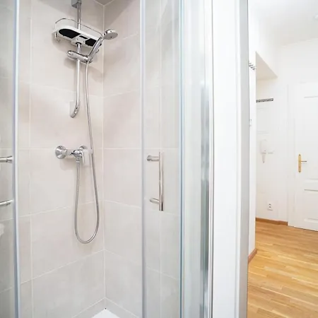 Bright 1 Br, Close To Malá Strana&dancing House *